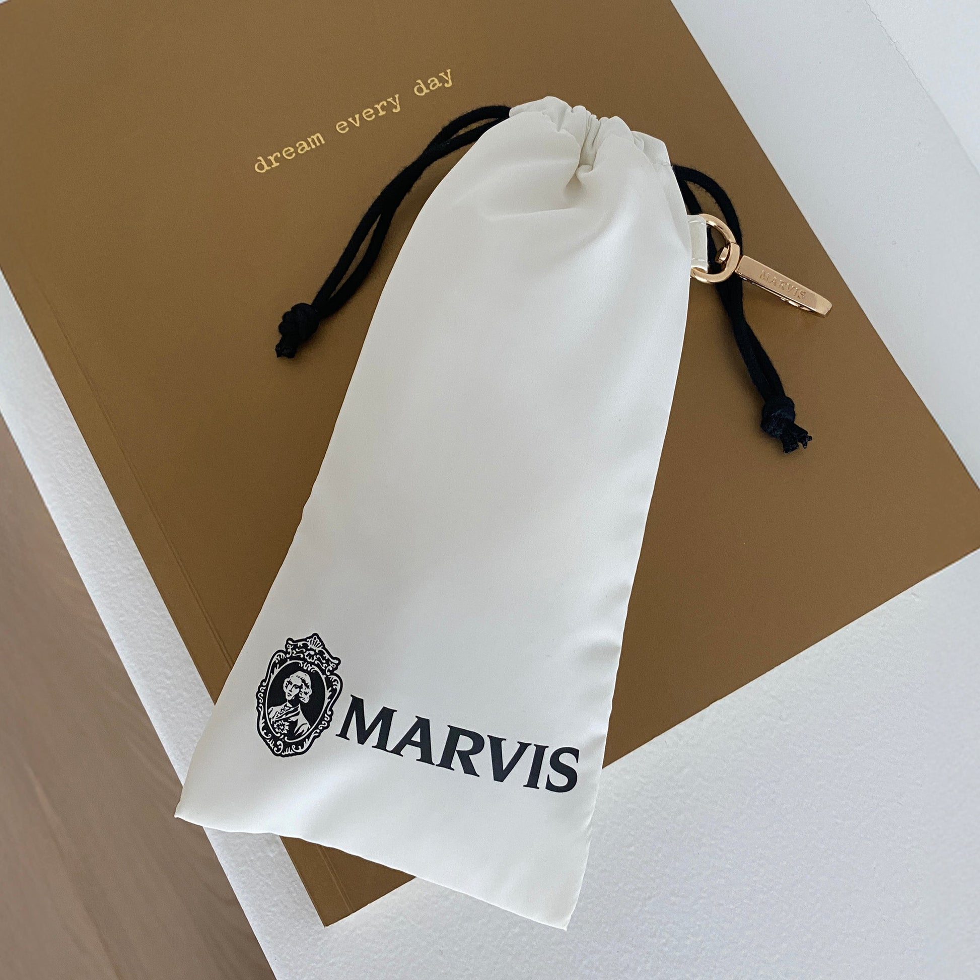 【NEW】ザ・ホワイト・ジェットセッター - MARVIS