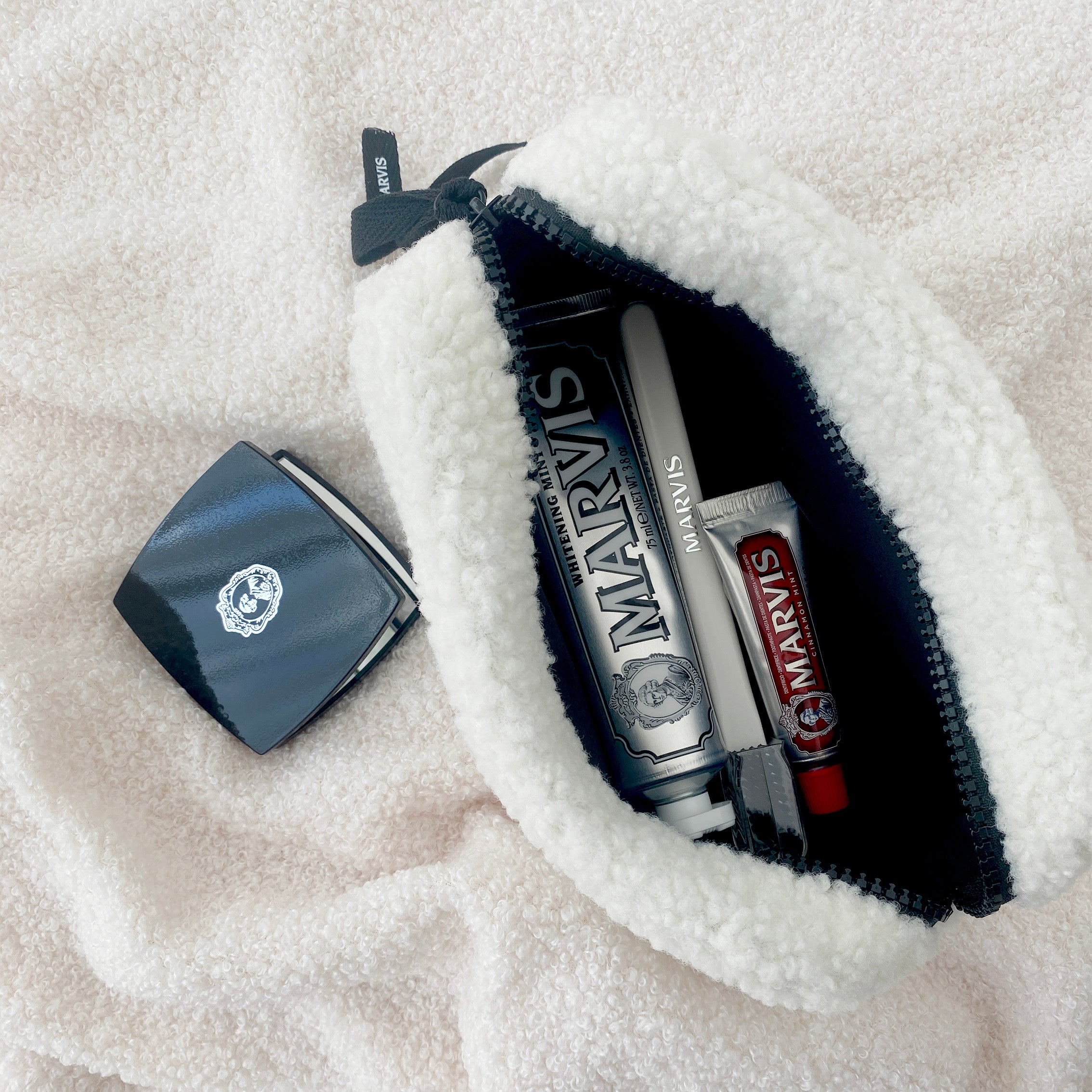 【NEW】カドル・ミー・アップ - MARVIS